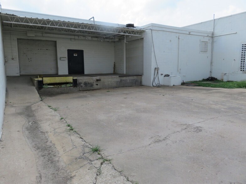 2930 W Pafford St, Fort Worth, TX à louer - Photo de l’immeuble – Image 2 sur 8