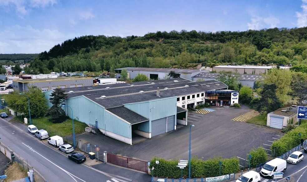 Local d’activités dans Étampes à louer - Photo de l’immeuble – Image 1 sur 1
