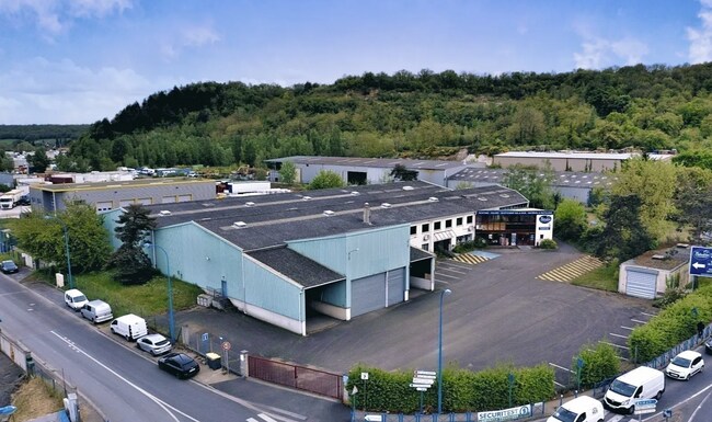 Plus de détails pour Local d'activités à louer