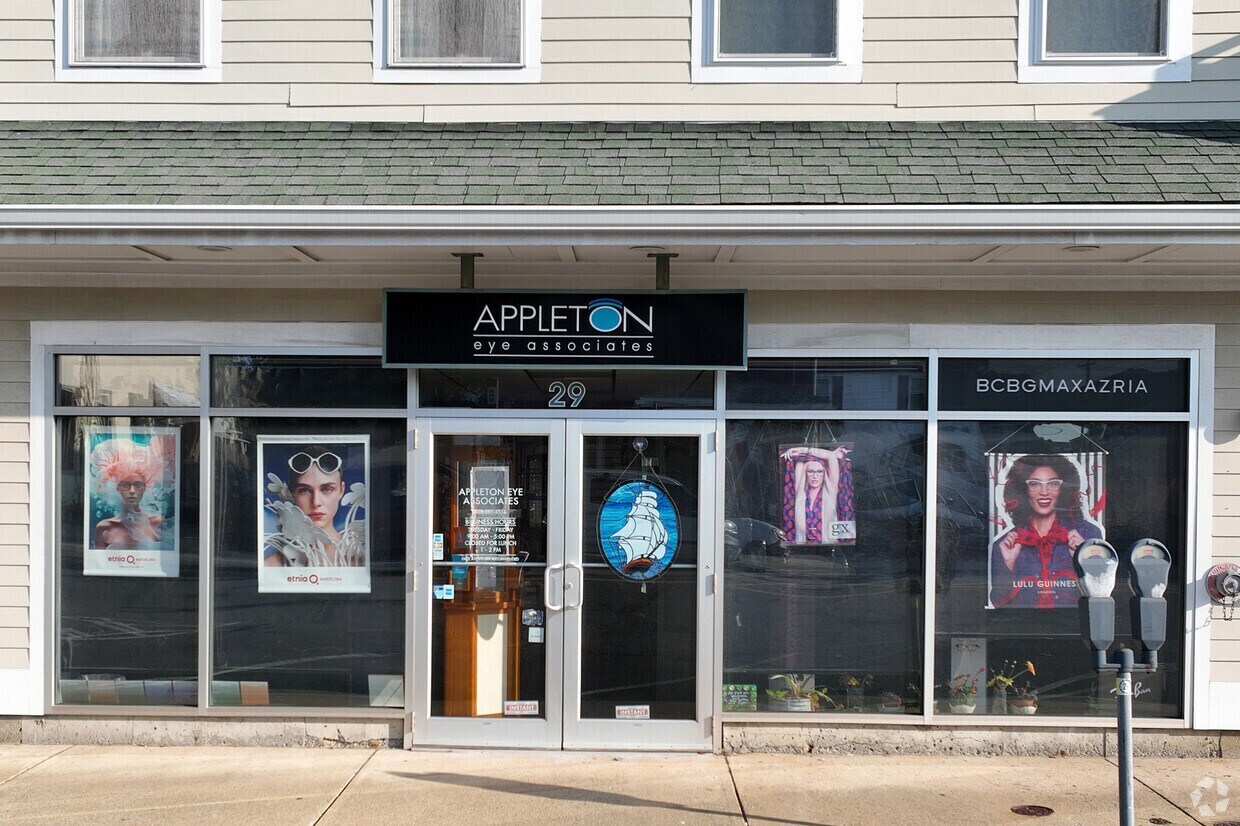 29 Railroad Ave, Gloucester, MA 01930 - Lot 2 - - Photo intérieure - Image 1 of 3