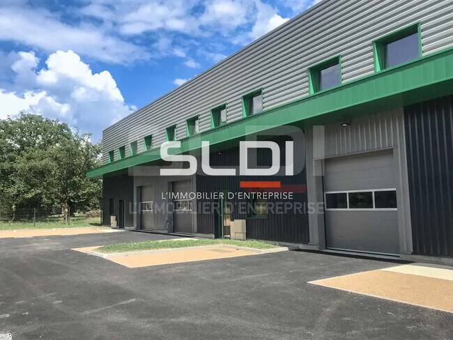 Plus de détails pour Local d'activités à louer