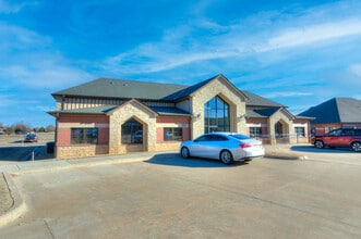 2836 N Kelly Ave, Edmond, OK à louer Photo de l’immeuble– Image 2 sur 32