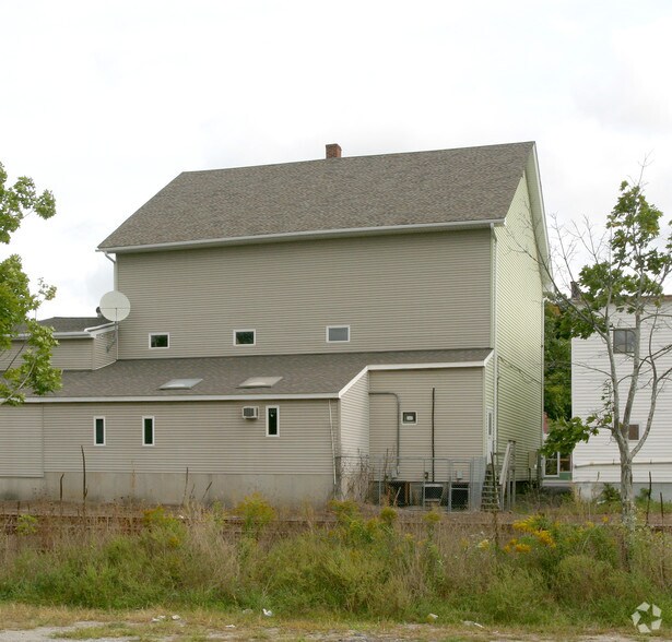 85 Railroad St, New Milford, CT à vendre - Photo de l’immeuble – Image 1 sur 6