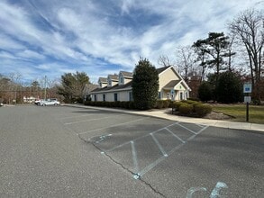 4 E Jimmie Leeds Rd, Galloway Township, NJ à louer Photo de l’immeuble– Image 1 sur 8