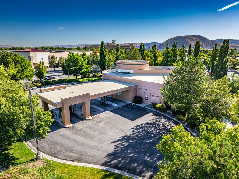 6745 Sierra Center Pky, Reno, NV à vendre - Photo de l’immeuble – Image 2 sur 8