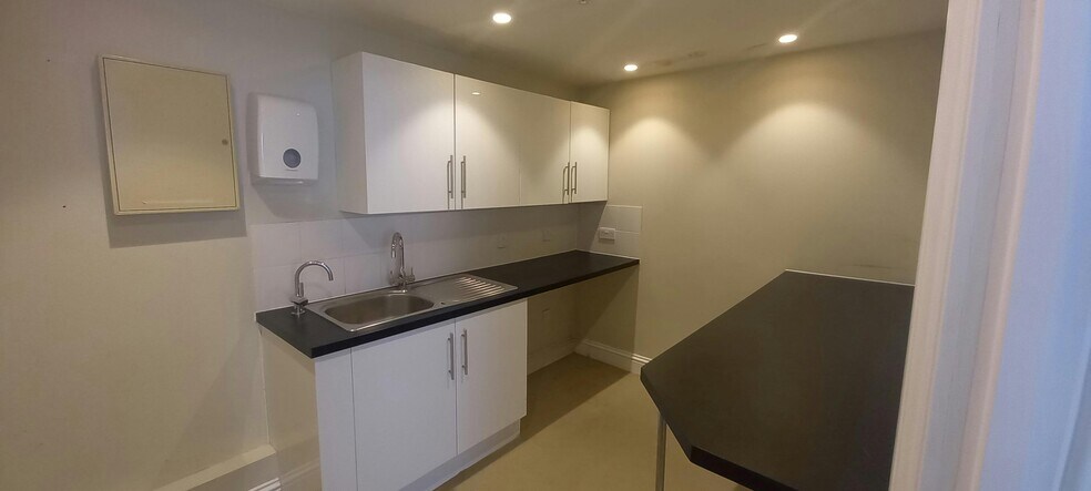 298 Upper Richmond West Rd, Londres à louer - Photo de l’immeuble – Image 3 sur 4