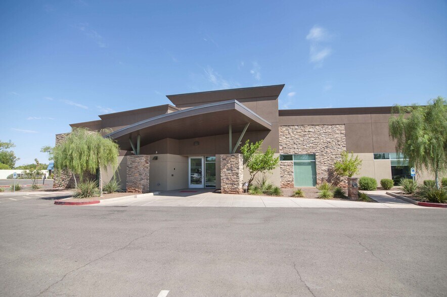 6750 W Thunderbird Rd, Peoria, AZ à louer - Photo de l’immeuble – Image 3 sur 3