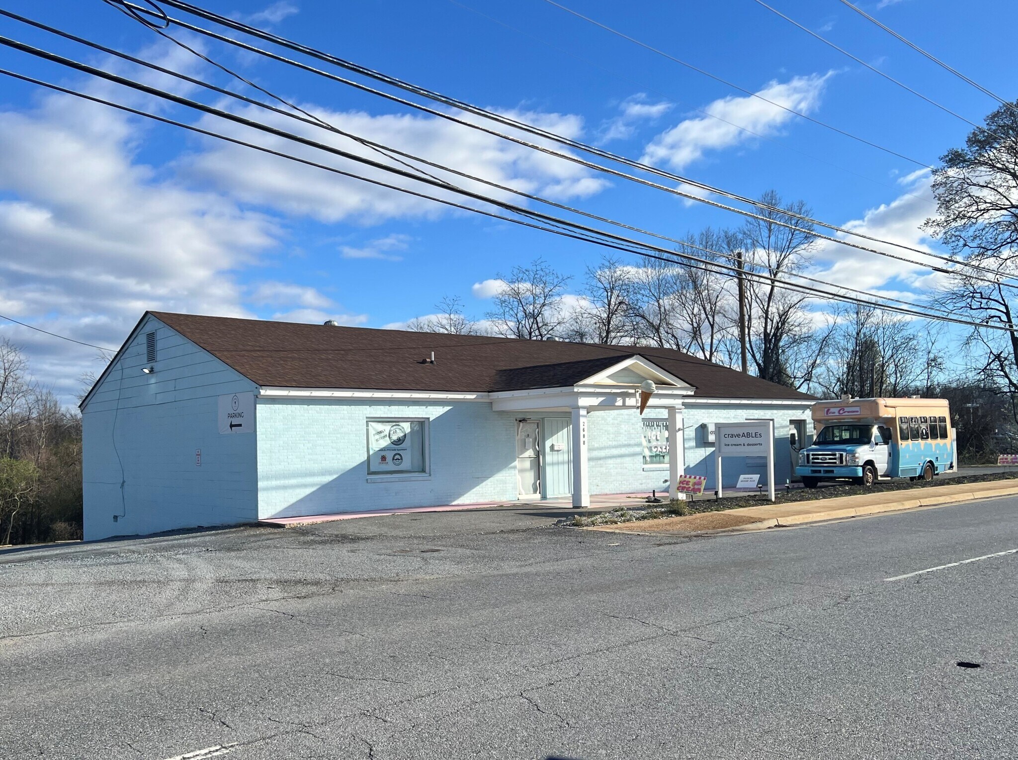 2608 Lakeside Dr, Lynchburg, VA à louer Photo principale– Image 1 sur 9