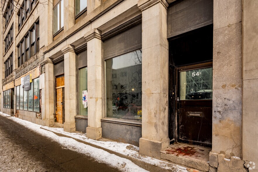 54B Rue Saint-Antoine O, Montréal, QC à louer - Photo de l’immeuble – Image 2 sur 4