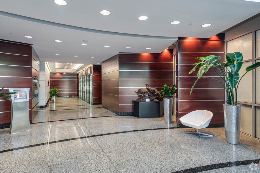 6909 Metro Park Dr, Alexandria, VA à louer - Hall d’entrée – Image 3 sur 5