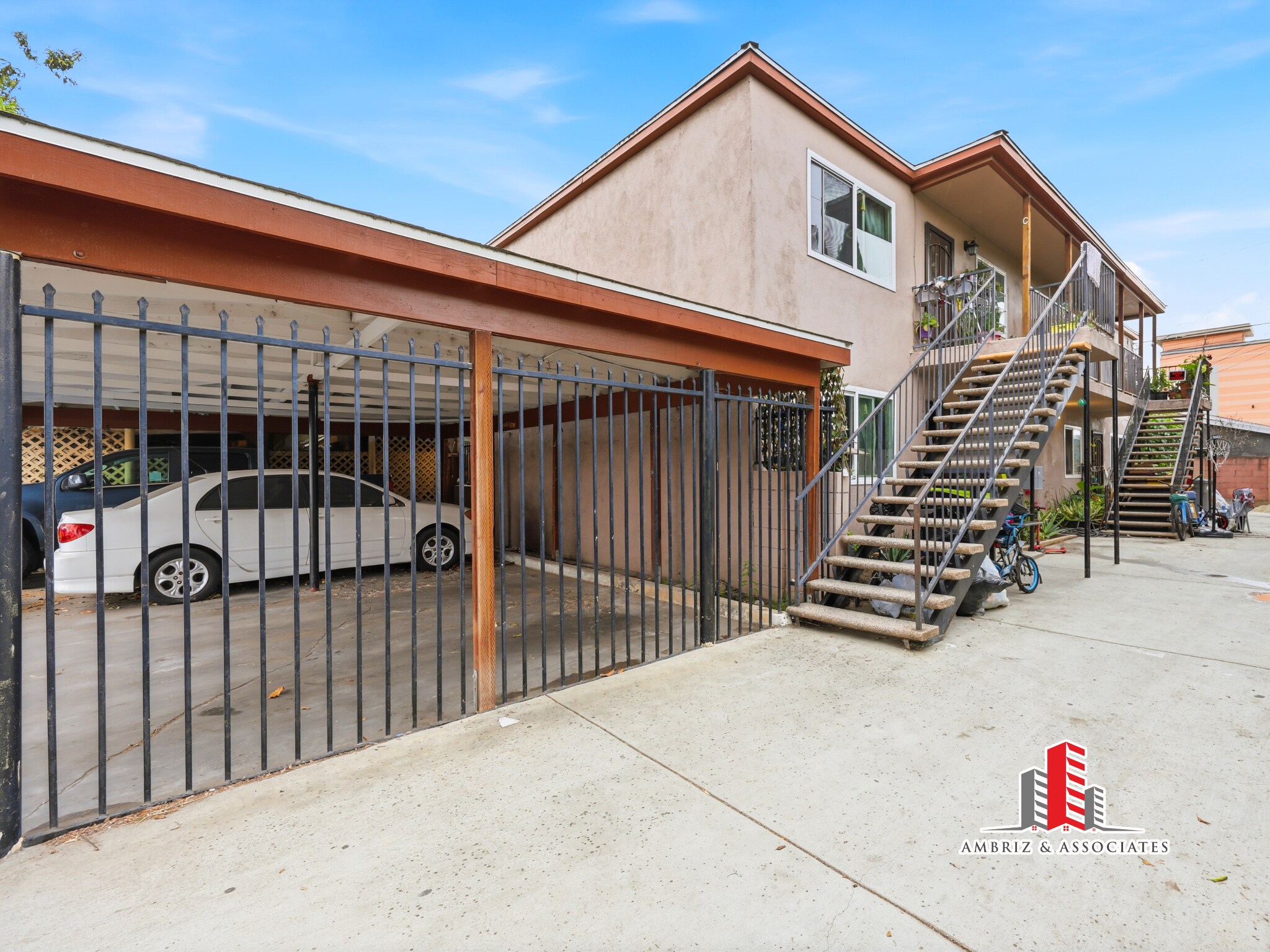 12218 224th St, Hawaiian Gardens, CA à vendre Photo principale– Image 1 sur 7