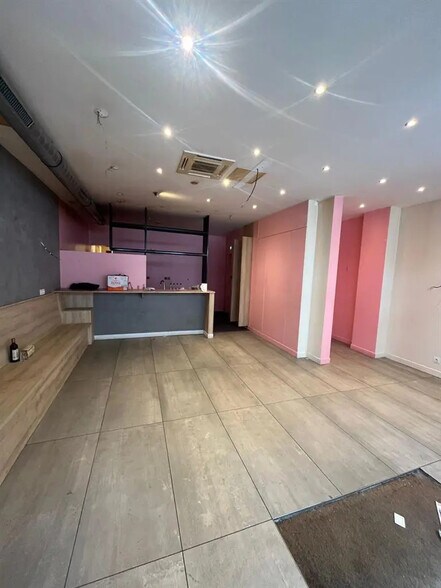 Local commercial dans Paris à louer - Photo de l’immeuble – Image 1 sur 7