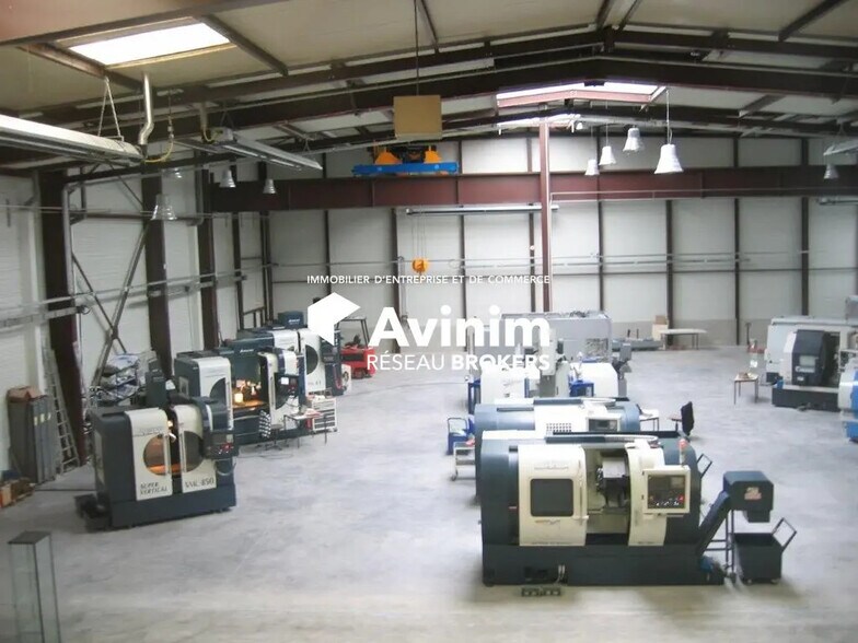 Industriel/Logistique dans Linas à vendre - Photo de l’immeuble – Image 2 sur 6