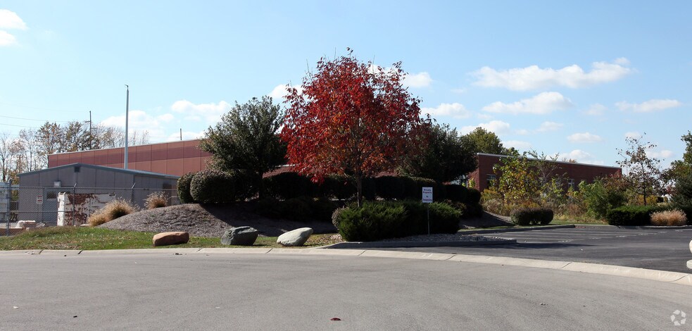 5355 N Post Rd, Indianapolis, IN à louer - Photo de l’immeuble – Image 2 sur 11