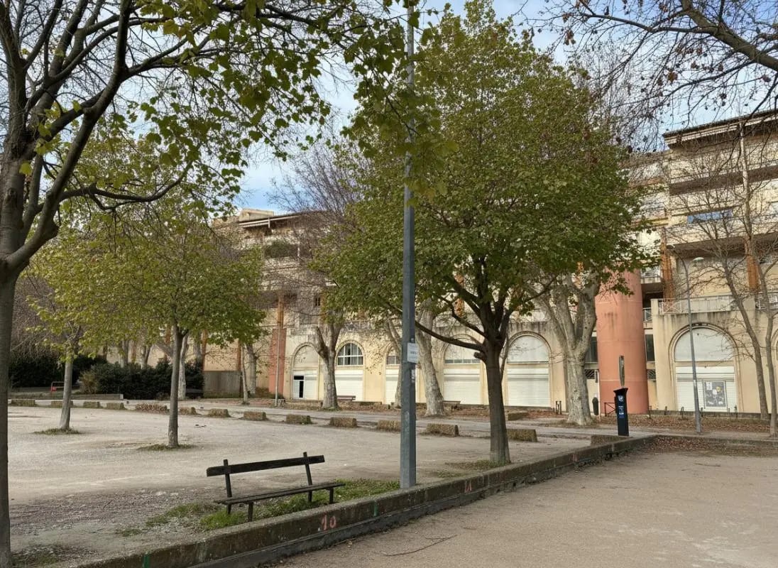 Local d'activités dans Arles à vendre Photo de l’immeuble– Image 1 sur 11