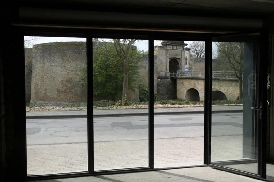 Bureau dans Gravelines à louer - Photo de l’immeuble – Image 3 sur 4