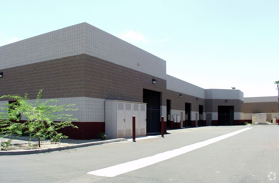 4121 E Valley Auto Dr, Mesa, AZ à louer - Photo de l’immeuble – Image 2 sur 6
