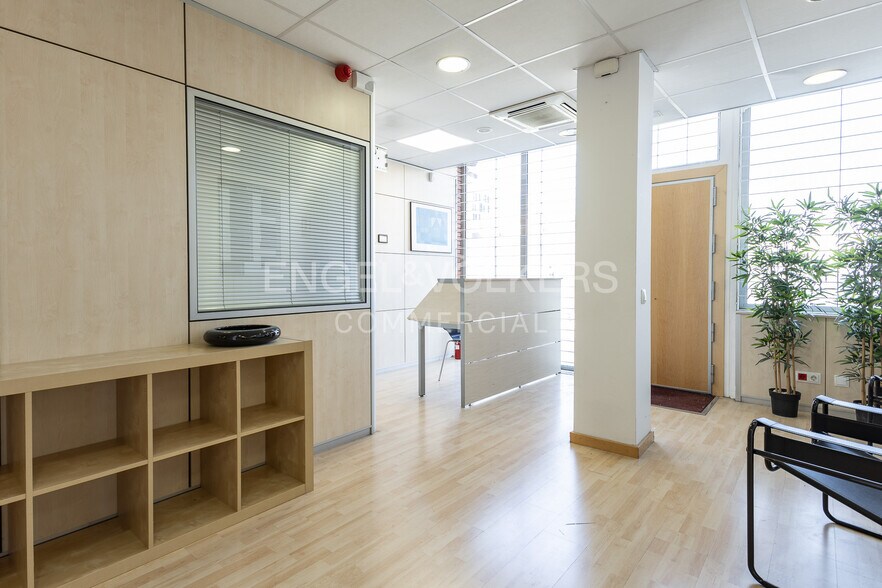 Immeuble residentiel dans Barcelone, Barcelona à vendre - Photo intérieure – Image 2 sur 5