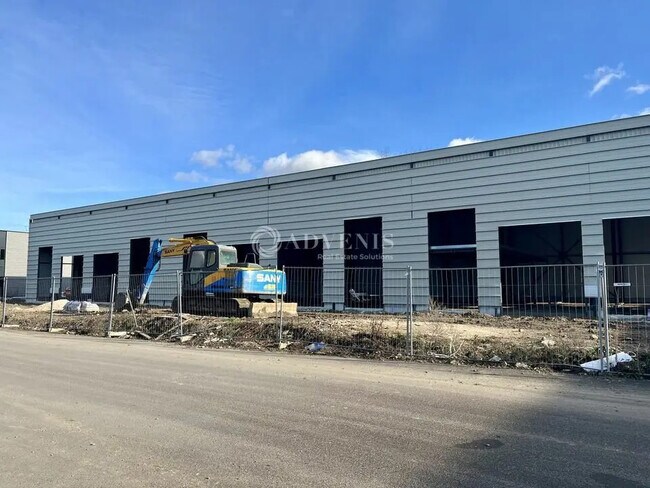 Plus de détails pour Local d’activités à vendre