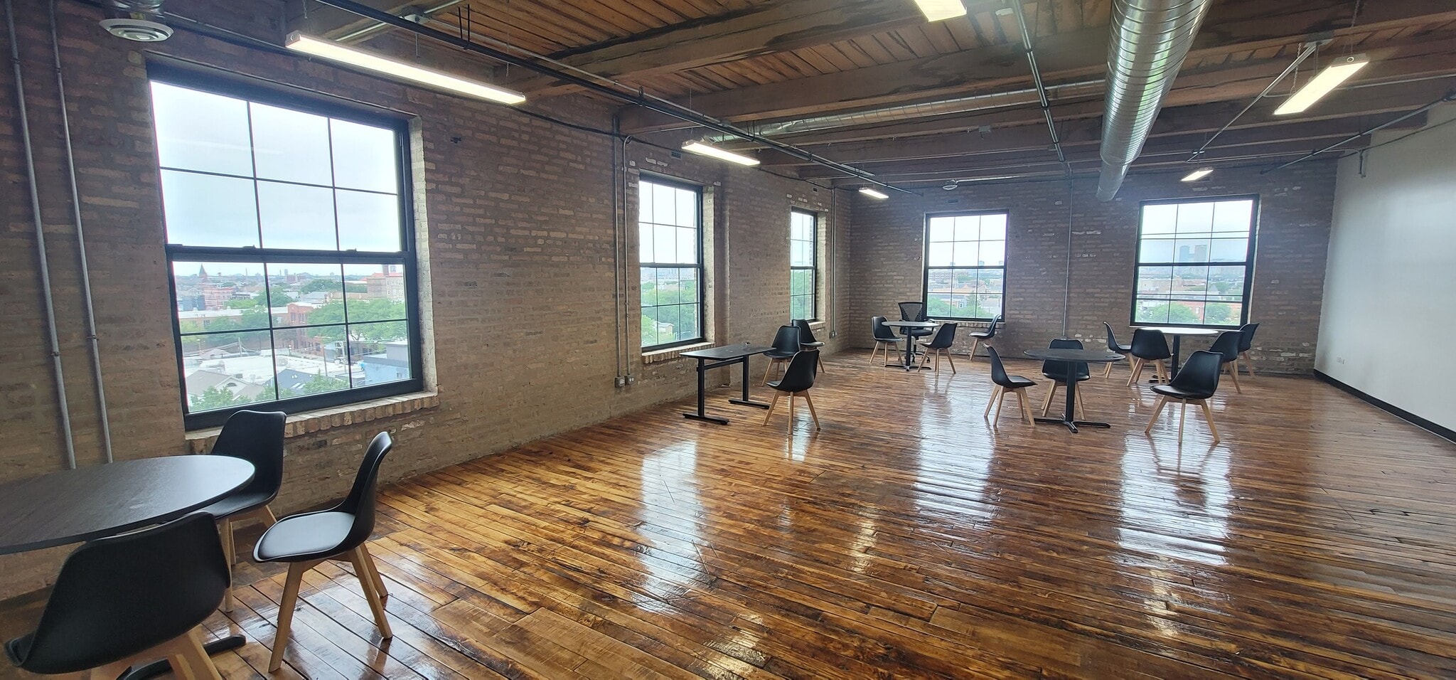 1100 W Cermak Rd, Chicago, IL à louer Photo intérieure– Image 1 sur 2