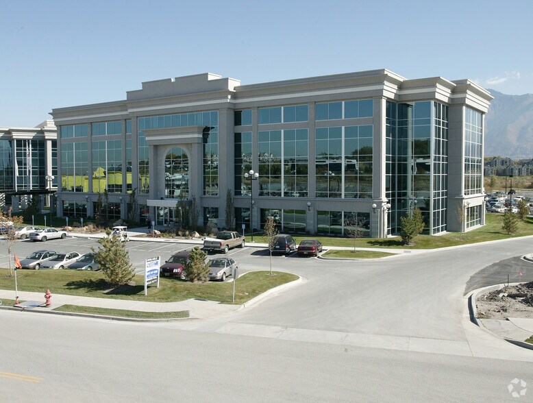 10757 S River Front Pky, South Jordan, UT à louer - Photo de l’immeuble – Image 2 sur 25