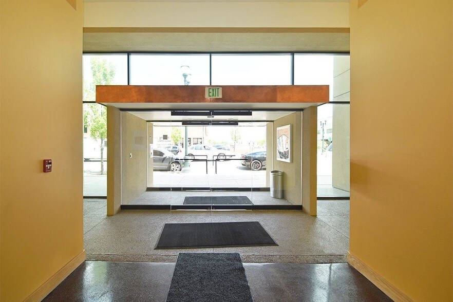 91 N Saginaw St, Pontiac, MI à louer - Photo de l’immeuble – Image 3 sur 13