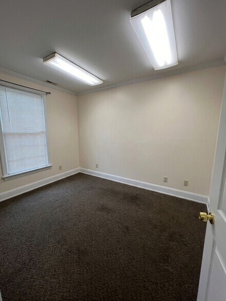 4922-4948 Windy Hill Dr, Raleigh, NC à louer - Photo de l’immeuble – Image 3 sur 7