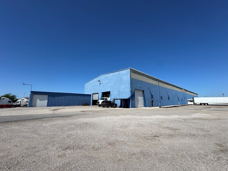 530 Steves Ave, San Antonio, TX à louer - Photo de l’immeuble – Image 2 sur 16