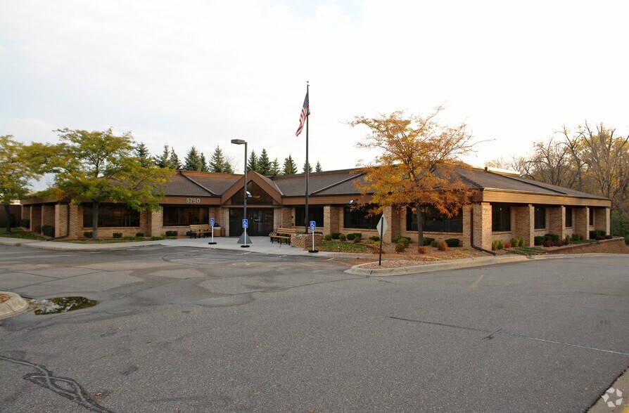 5750 Lincoln Dr, Edina, MN à vendre - Photo principale – Image 1 sur 14