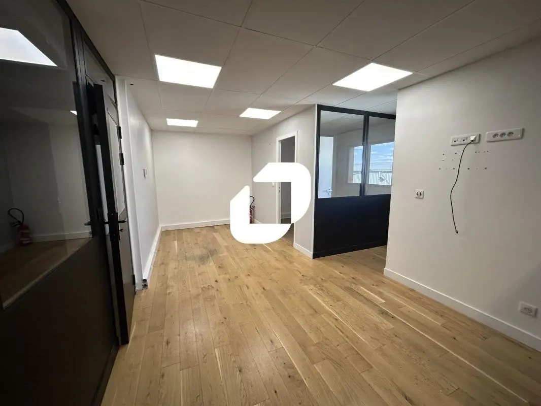 Bureau dans Champigny-sur-Marne à louer Photo de l’immeuble– Image 1 sur 6