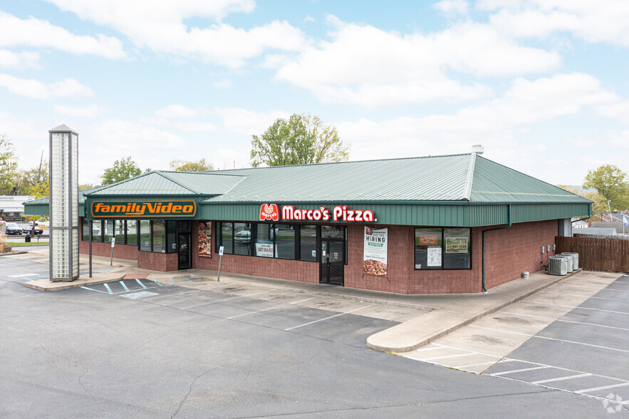 2011 Charlestown Rd, New Albany, IN à louer - Photo principale – Image 1 sur 4
