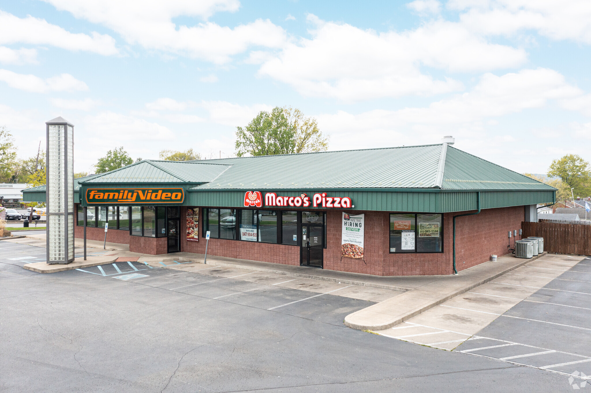 2011 Charlestown Rd, New Albany, IN à louer Photo principale– Image 1 sur 5