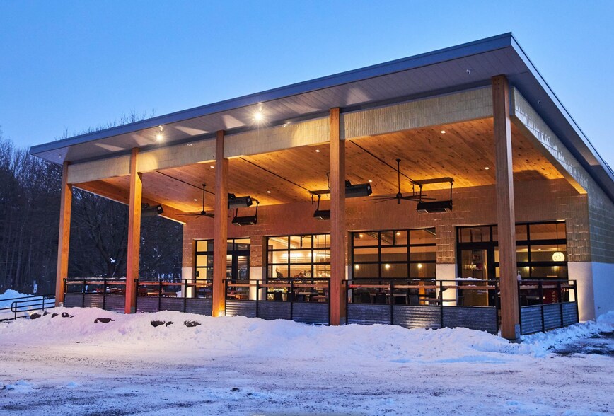 261 Tinker St, Woodstock, NY à vendre - Photo principale – Image 2 sur 60