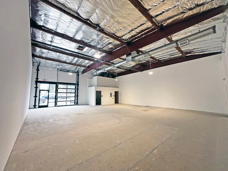 3860 E Main St, Ventura, CA à louer - Photo de l’immeuble – Image 2 sur 44