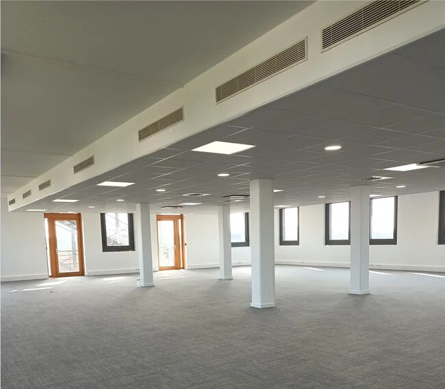 Plus de détails pour 100 Rue De Norvege, Colombier-Saugnieu - Bureau à louer