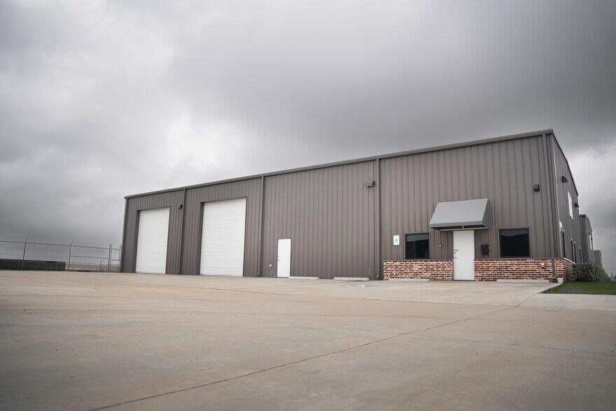 8690 Industrial Parkway, Beaumont, TX à louer - Photo de l’immeuble – Image 2 sur 7