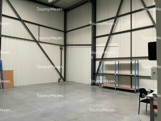 Plus de détails pour Local d'activités à louer