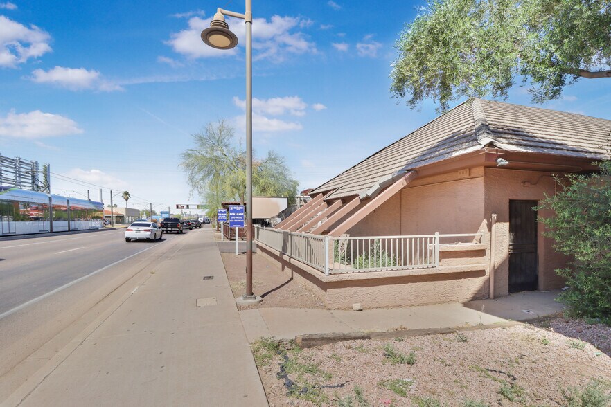 1812 E Apache Blvd, Tempe, AZ à louer - Photo de l’immeuble – Image 3 sur 10