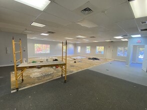 140 Albany Tpke, Canton, CT à louer Photo intérieure– Image 1 sur 2