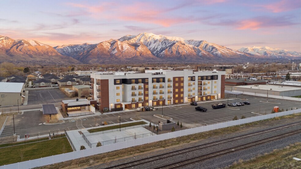 1075 Century Dr, Ogden, UT à vendre - Photo principale – Image 1 sur 7