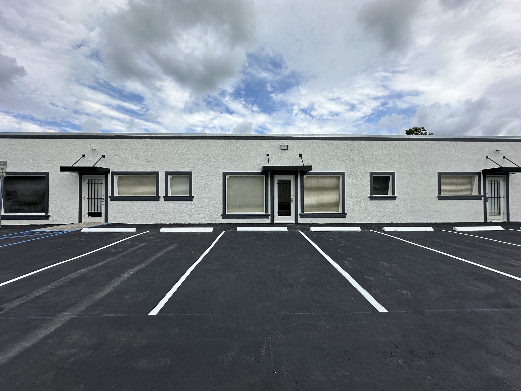 2559 4th St, Fort Myers, FL à louer Photo principale– Image 1 sur 13