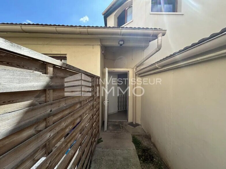 Local d'activités dans Champigny-sur-Marne à vendre - Photo de l’immeuble – Image 3 sur 4