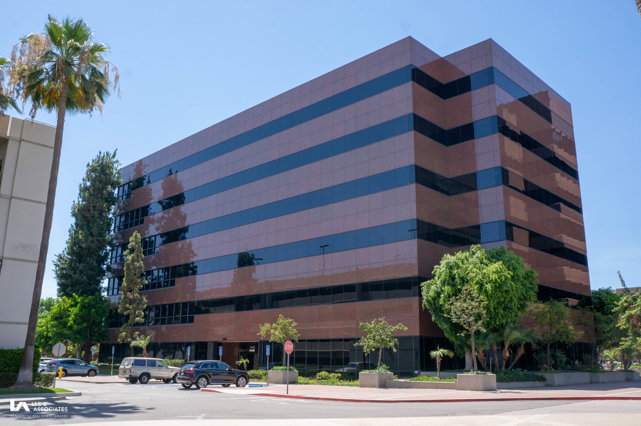5000 E Spring St, Long Beach, CA à louer Photo de l’immeuble– Image 1 sur 7