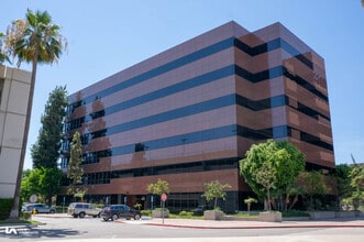 5000 E Spring St, Long Beach, CA à louer Photo de l’immeuble– Image 1 sur 7