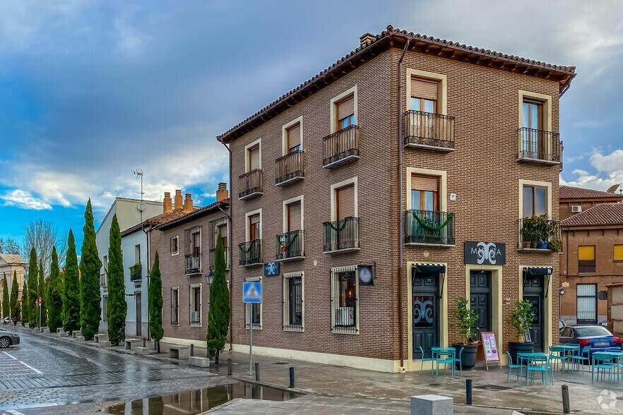 Immeuble residentiel dans Alcalá de Henares, Madrid à vendre - Photo principale – Image 1 sur 3