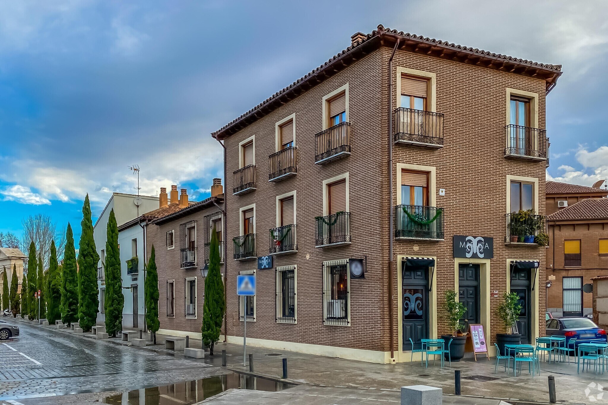 Immeuble residentiel dans Alcalá de Henares, Madrid à vendre Photo principale– Image 1 sur 4