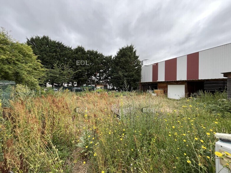 Local d'activités dans Les Mureaux à vendre - Photo de l’immeuble – Image 3 sur 5