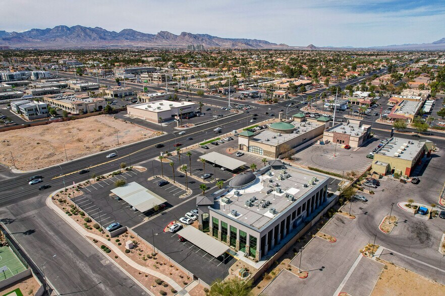 7785 W Sahara Ave, Las Vegas, NV à louer - Photo de l’immeuble – Image 3 sur 5