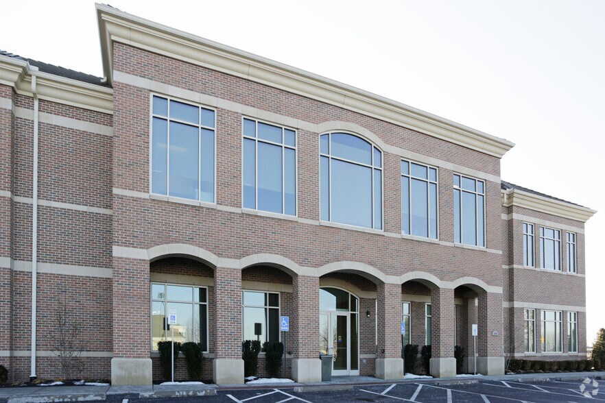 1300 NW Briarcliff Pky, Kansas City, MO à louer - Photo de l’immeuble – Image 1 sur 9