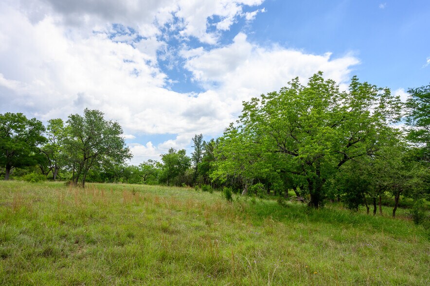 114 Bledsoe Ranch Road, Center Point, TX à vendre - Photo de l’immeuble – Image 2 sur 19